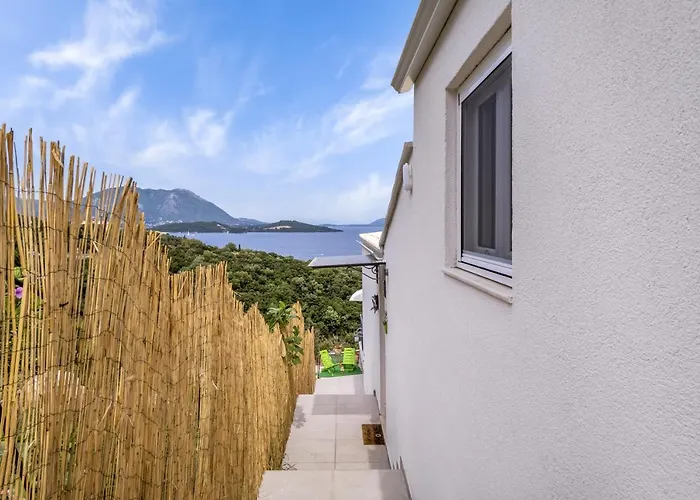 Scorpios View Meganisi Spartokhórion